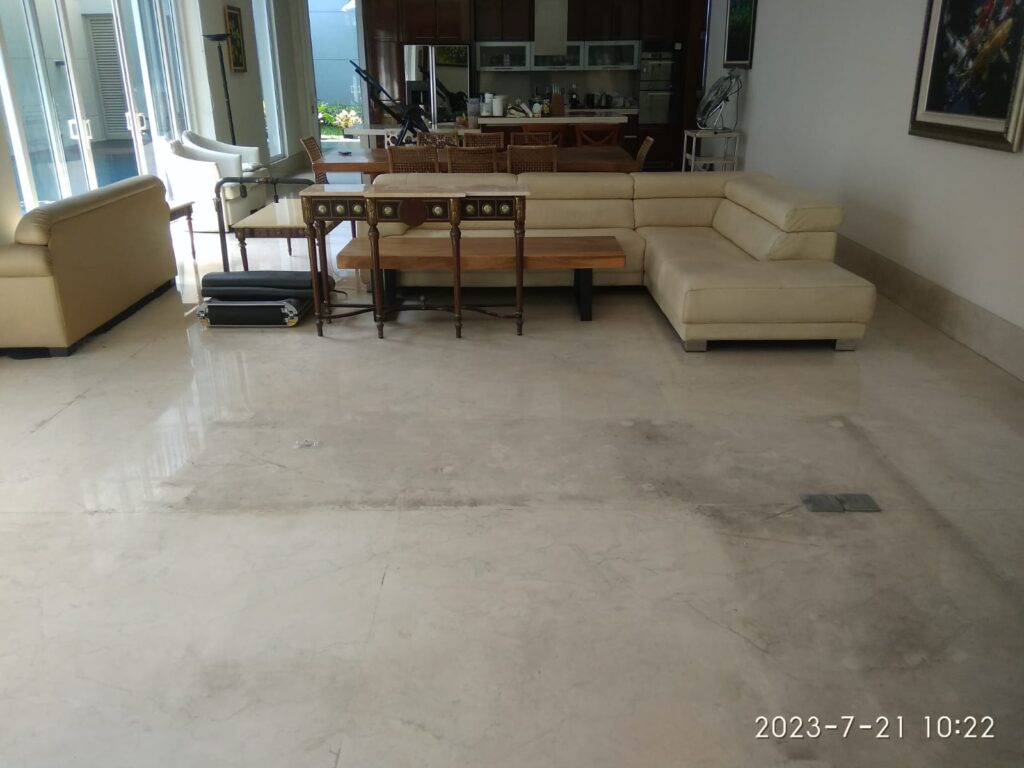 Poles lantai rumah Bandung oleh Nusantara Cleaning