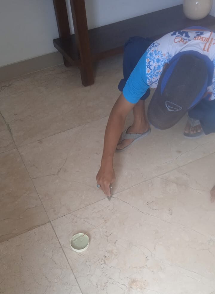 Lantai kusam sebelum proses polishing oleh Nusantara Cleaning