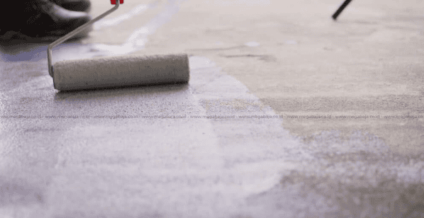 Persiapan permukaan lantai beton sebelum proses finishing dan pemolesan.